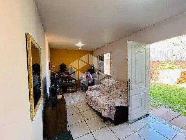 Casa 2 dormitórios, 3 vagas, terreno com 378m², Lami