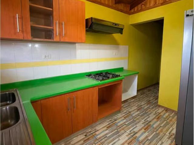 Casa 2 dormitorios 1 bano los rastrojos 1817 | dormitorios por 85000. 00 en San Vicente