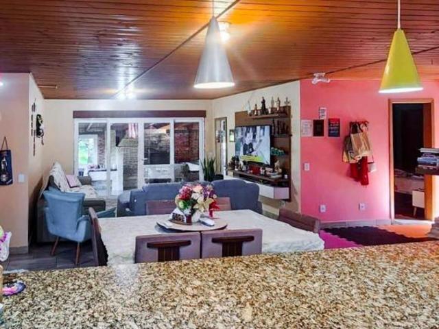 CASA À VENDA COM DOIS QUARTOS EM TERRENO AMPLO