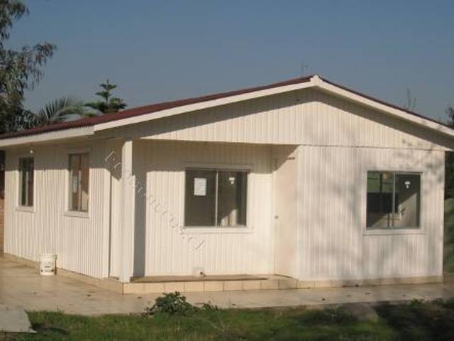 Casa 2 dormitorios con amplio jardin y patio