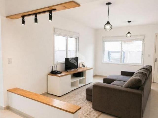 Casa 2 dormitórios, sendo 1 suíte, terreno 12x24, totalmente reformada, ideal para moradia ou comer