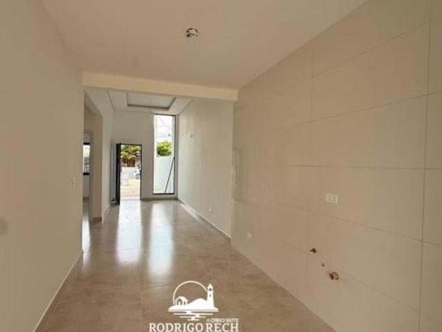 Casa 2 dormitórios sendo uma suite Matinhos