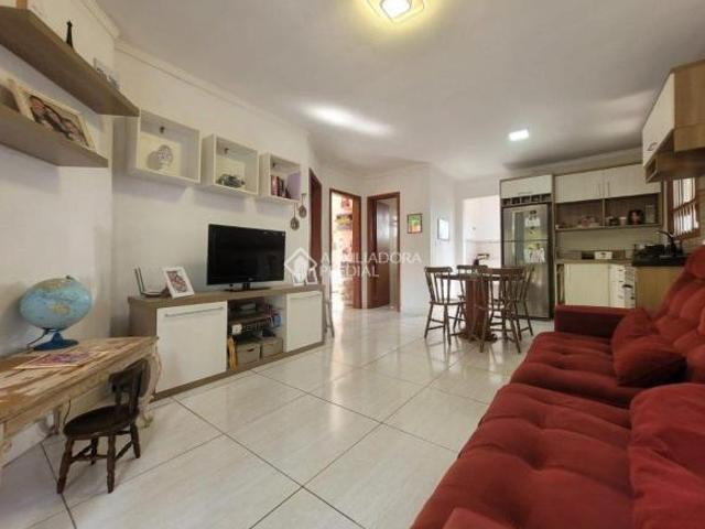 Casa 2 dormitórios, quase um sitio dentro da cidade !