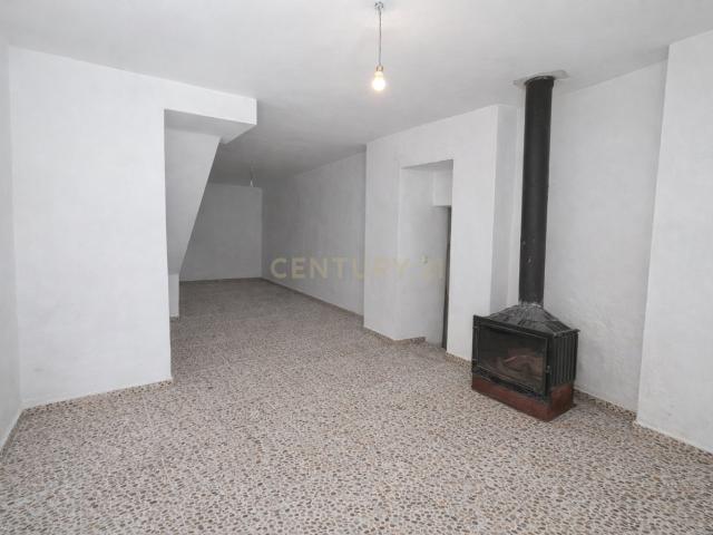 Casa de pueblo con terraza y dos fincas con agua en Cartajima, Serranía de Ronda