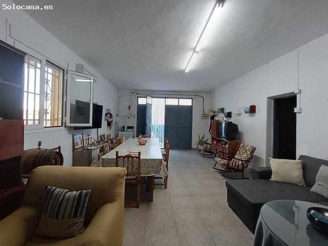 Casa, 2 fincas y dos naves en venta en Berja