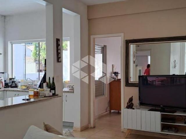 Casa 2 pavimentos, 2 suites, muito iluminada, próxima da Praça da Encol