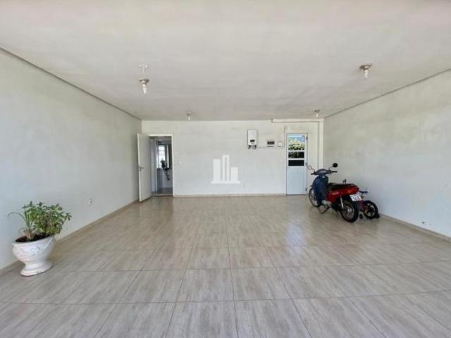 CASA 2 PAVIMENTOS C PISCINA E PÁTIO DE FUNDOS