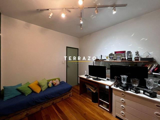 Casa 2 pavimentos em rua sem saída