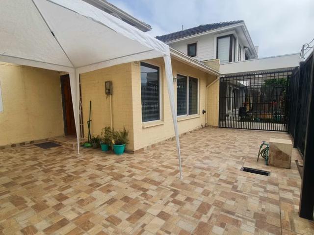 Casa 2 pisos 3 dormitorios 2 baños y estacionamiento, Las Glorietas Renca | 2 dormitorios por 157000. 00 en Renca