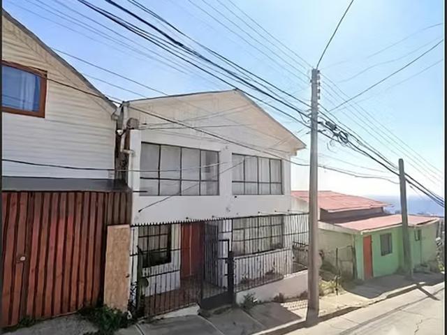 Casa 2 Pisos, 4D, 2B, Cerro Las Cañas Valparaiso | 4 dormitorios por 185000. 00 en Valparaíso
