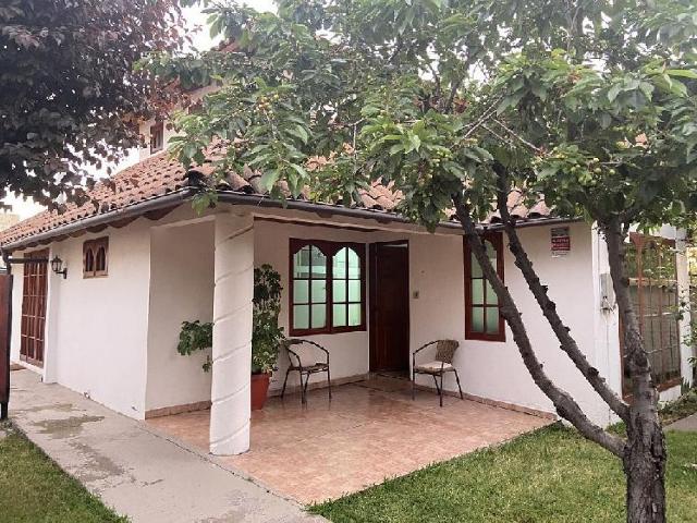 Casa 2 pisos, con depto. independiente, Sector Colón