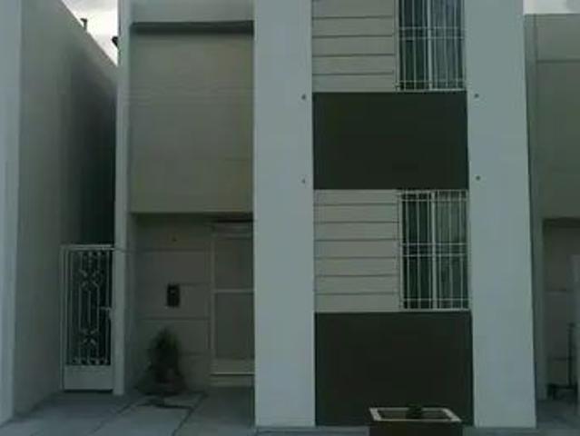 Casa 2 Plantas, 3 Recámaras Con Closets, 3 Baños Completos, Sala Comedor, Cocina, Estancia En Planta Superior, Lavandería En Patio, Cachera, Todos Los Servicios, Contrato Mínimo De