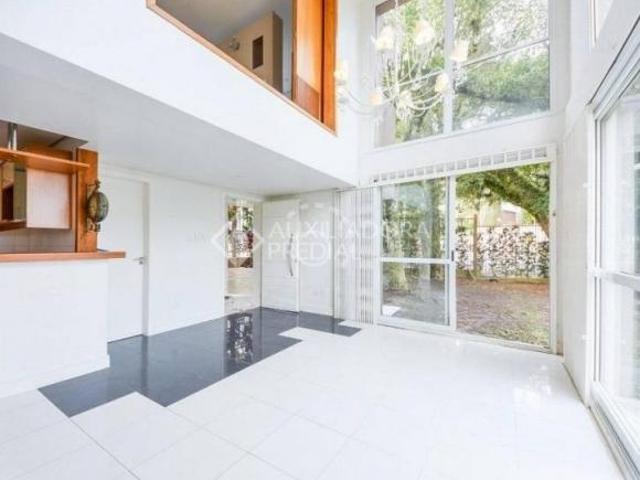 Casa 2 quartos 2 suítes e 3 vagas à venda no bairro Tristeza em Porto Alegre