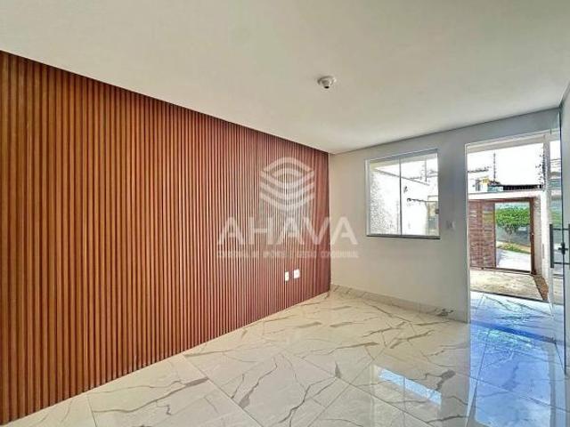 Casa 2 Quartos, 2 Suítes à Venda no bairro Candelária, próximo à Avenida Erico Verissimo