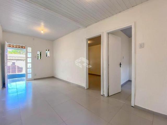 Casa / 2 Quartos / 3 Vagas / Pátio / Quiosque com churrasqueira / Desocupada / Financiamento / Jardi