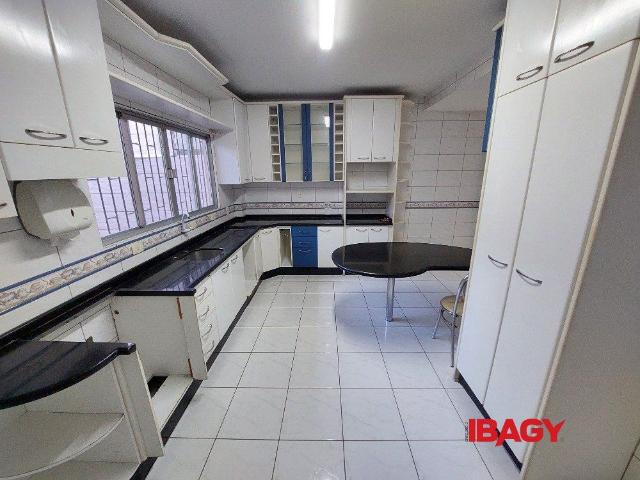 Casa 2 Quartos Abraão 166m²