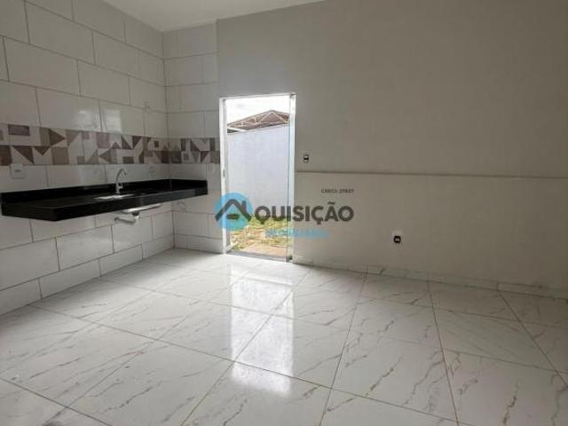 Casa 2 Quartos com Quintal