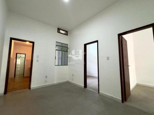 Casa 2 quartos com quintal e terraço a 3 minutos do Centro