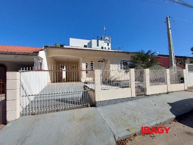Casa 2 Quartos Forquilhas 68m²