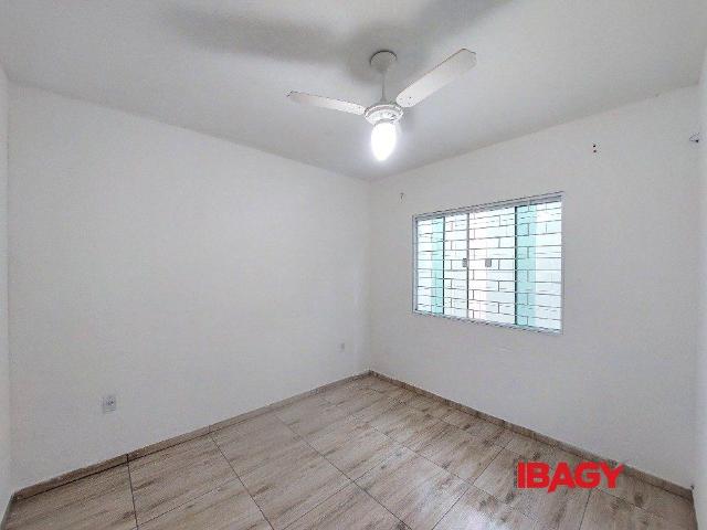 Casa 2 Quartos Forquilhas 98m²