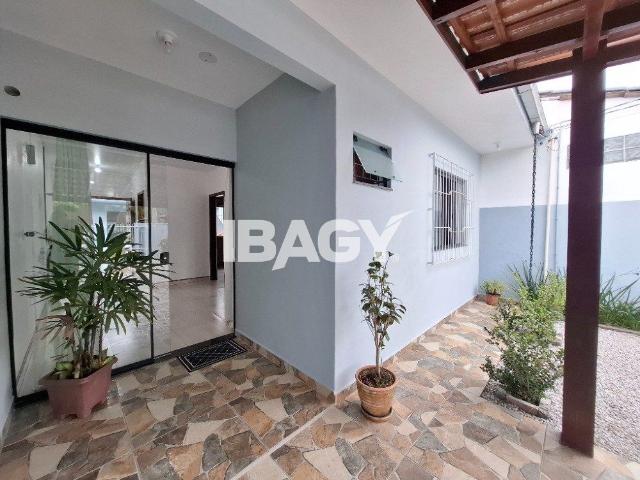 Casa 2 Quartos Fundos 72m²