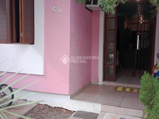 Casa 2 Quartos sendo 1 Suíte Jardim Betânia Pátio na frente e Fundos, Garagem Coberta para 1 carro