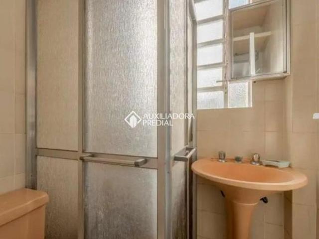 Casa 341m² no São João com 8 dormitórios sendo 1 suíte e 6 vagas