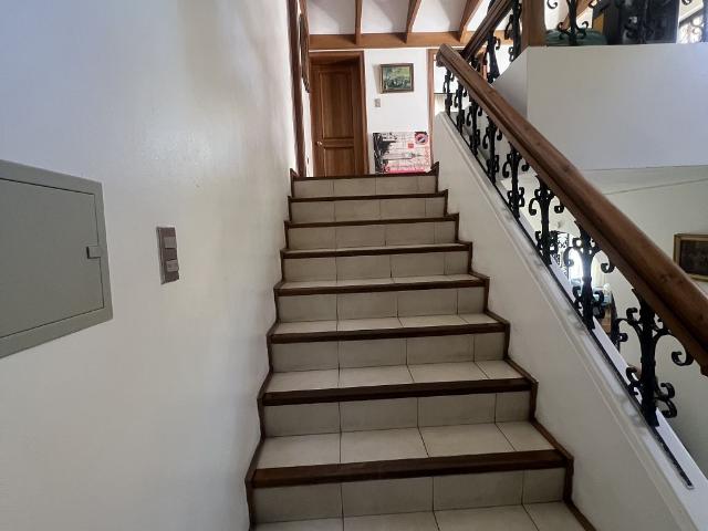 CASA 300M2 EN TERRENO DE 750M2