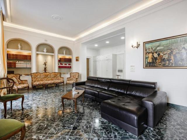 Casa 3 camere da letto, Bari Bari 70121 ES105168537