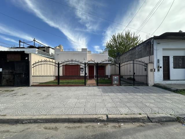 CASA 3 AMB. CON PARQUE + GALPÓN 120 M²