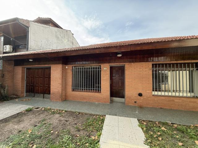 CASA 3 AMB CON PATIO Y GARAGE RAMOS MEJIA