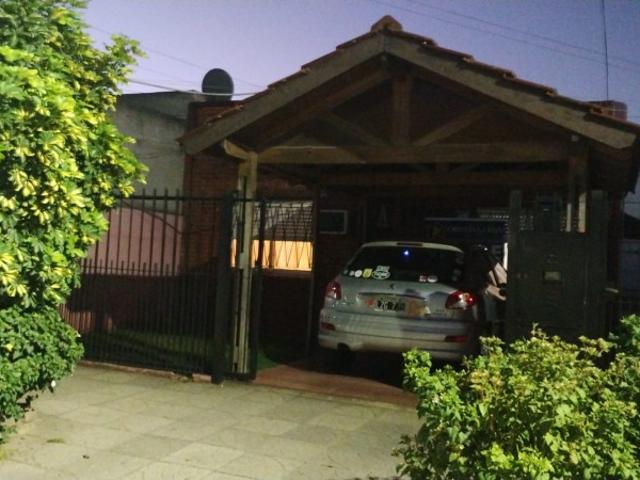 CASA 3 AMB. ENTRADA AUTO/ QUINCHO Y JARDIN