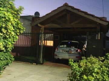 CASA 3 AMB. ENTRADA AUTO/ QUINCHO Y JARDIN