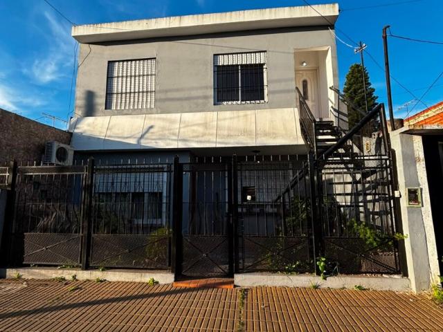 Casa 3 ambientes con terraza en Morón