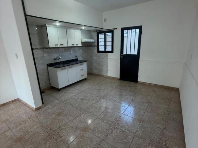 Casa 3 ambientes en Alquiler Lanus Oeste