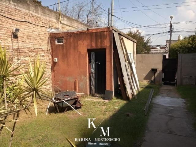 Casa 3 ambientes + local con baño sobre lote de 10 x 50 en Inmomap