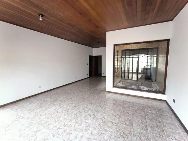 Casa 3 dormitórios sendo 1 suíte, edicula nos fundos
