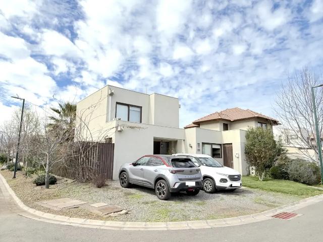 Casa 3 Dormitorios, 118 M2 Útiles, Santa Elena