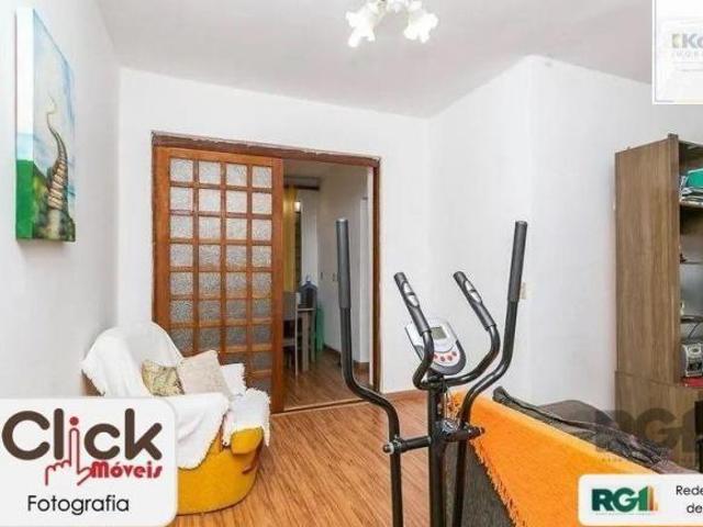 Casa 3 dormitórios, 123,8 m² de área privativa e 2 vaga s de garagem. Localizad