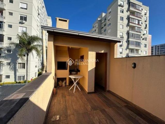 Casa 3 dormitórios 175m2 privativos 2 vagas de garagem no bairro Tristeza