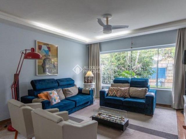 Casa 3 dormitórios 177m2 privativos 3 vagas de garagem no bairro Jardim Lindóia