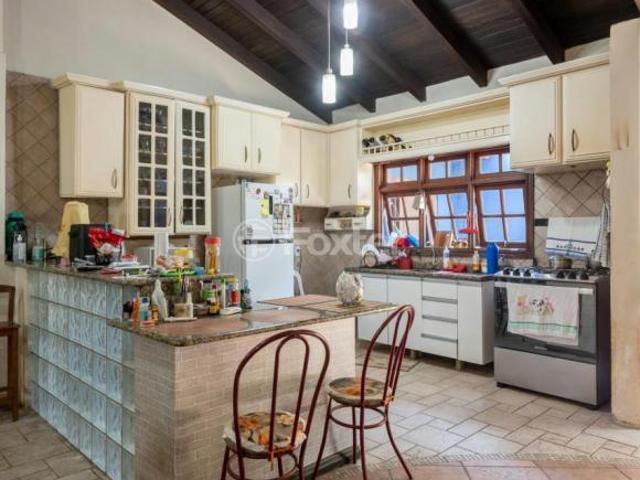 Casa, 3 dormitórios, 196.99 m², em Sarandi