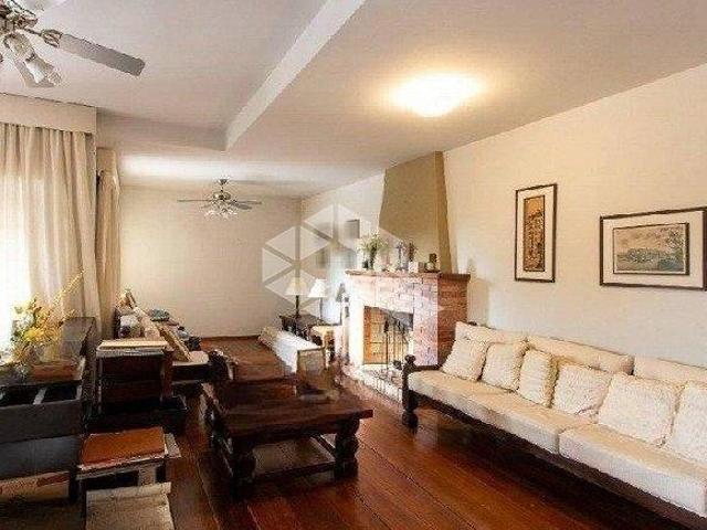 Casa 3 dormitórios, 1 suíte, 4 vagas
