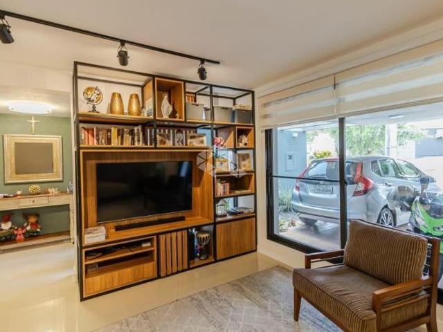 Casa 3 dormitórios, 1 suíte, 3 vagas, Vila Nova, Porto Alegre
