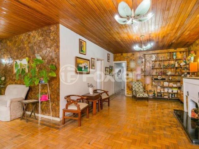 Casa, 3 dormitórios, 200 m², em Glória