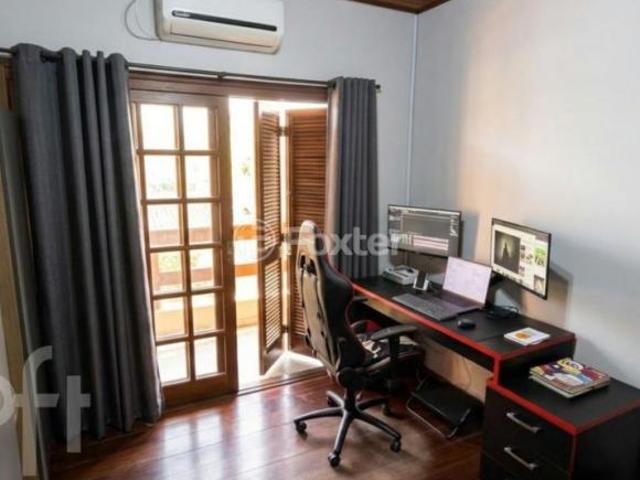 Casa, 3 dormitórios, 200 m², em Parque da Matriz