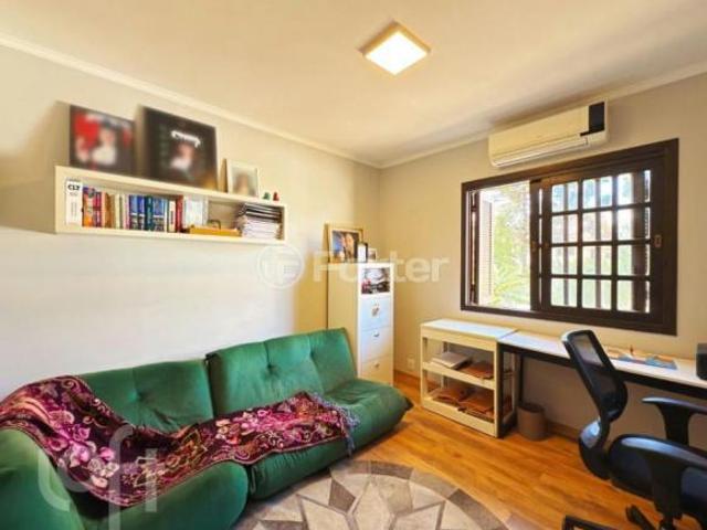 Casa, 3 dormitórios, 219 m², em Serraria