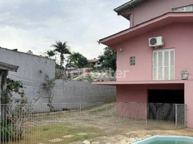 Casa, 3 dormitórios, 228.76 m², em Vila Nova