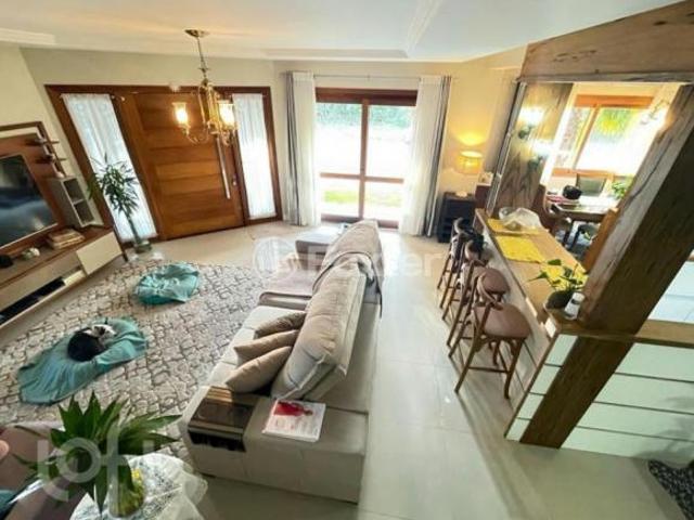 Casa, 3 dormitórios, 222.42 m², em Carniel
