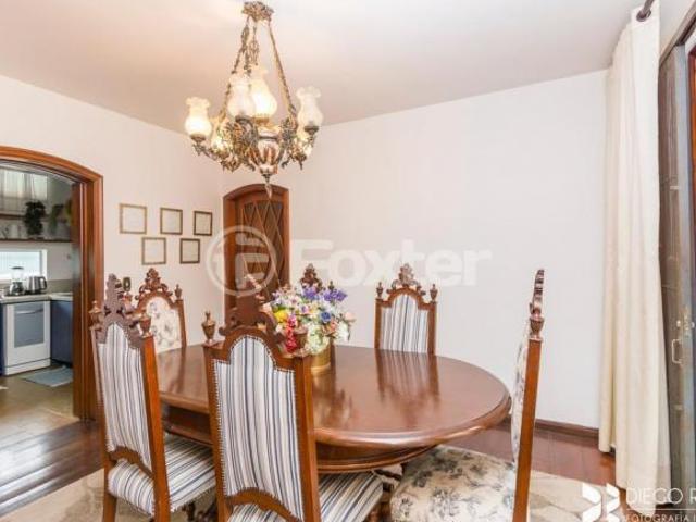 Casa, 3 dormitórios, 230 m², em Jardim do Salso